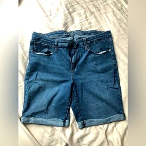 Universal Thread Bermuda shorts